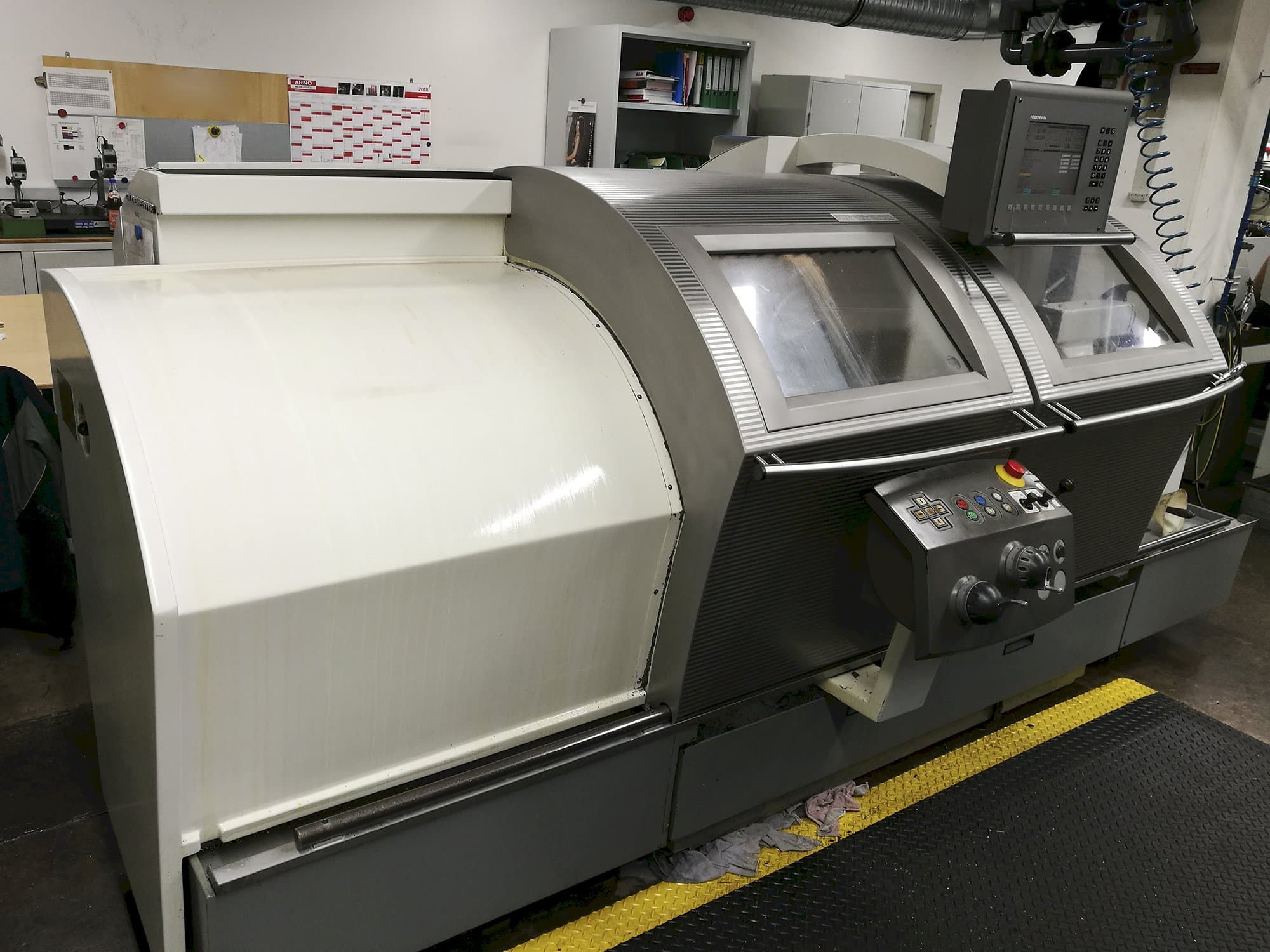 Linke Ansicht der Gildemeister NEF 520 Maschine