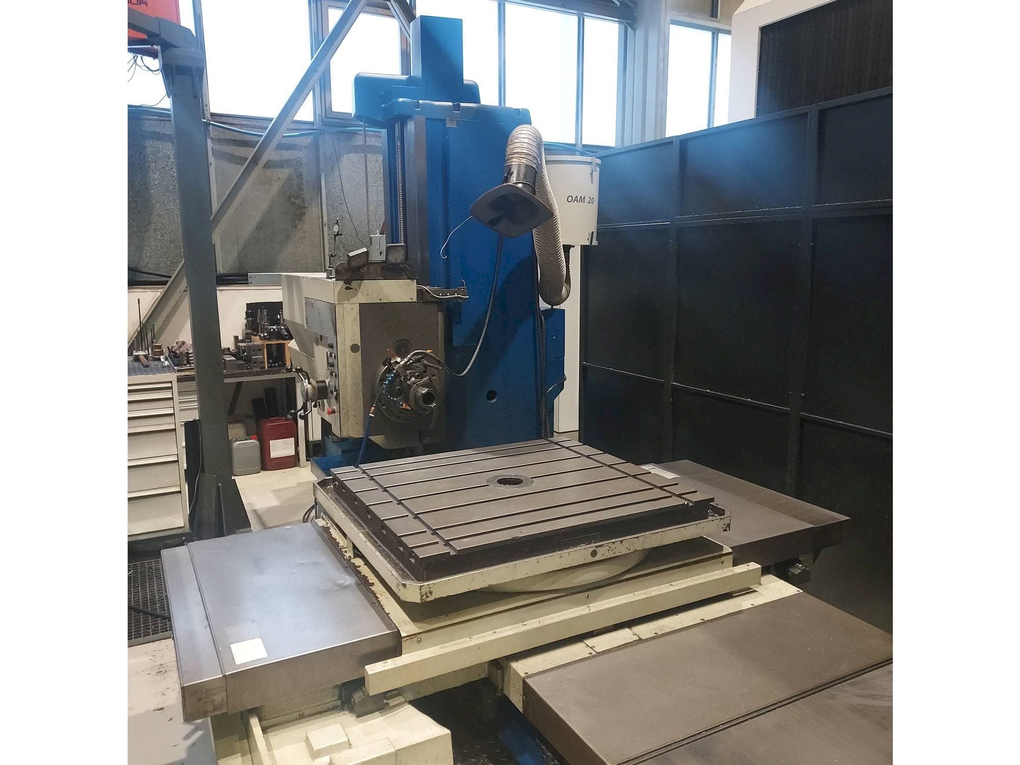 Frontansicht der TOS WH 10 CNC Maschine