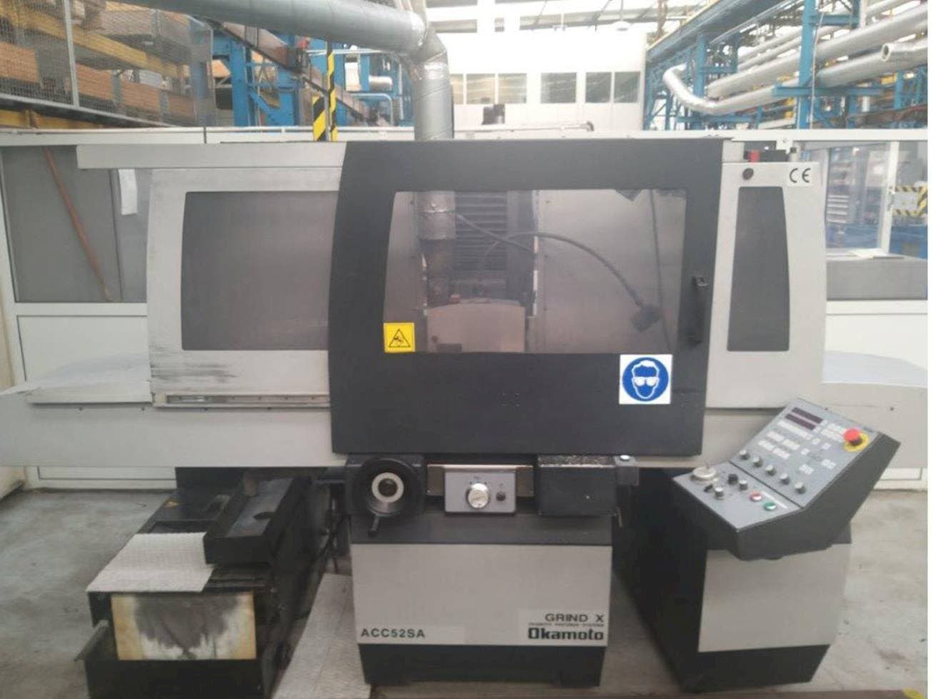 Frontansicht der OKAMOTO ACC 52SA Maschine