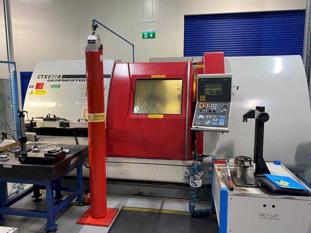 Frontansicht der Gildemeister CTX-500 E Maschine