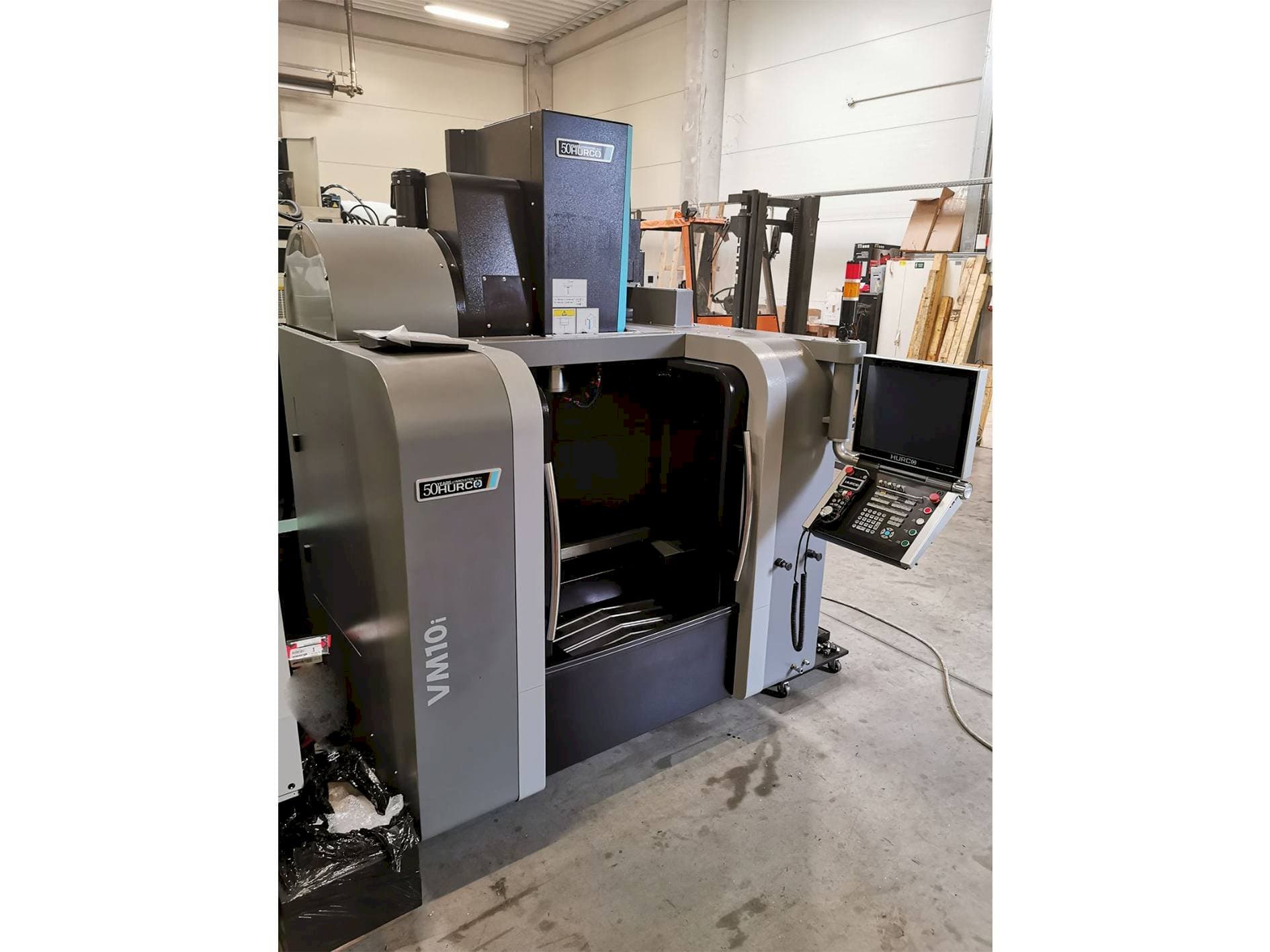 Frontansicht der Hurco VM 10i Maschine