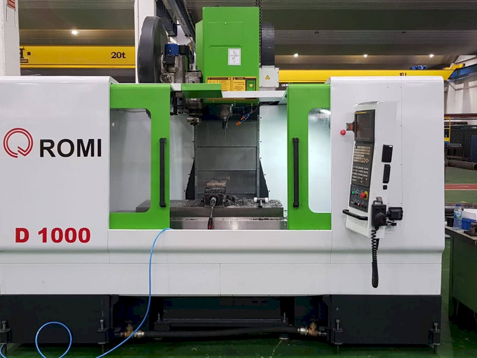 Frontansicht der Romi D 1000  Maschine