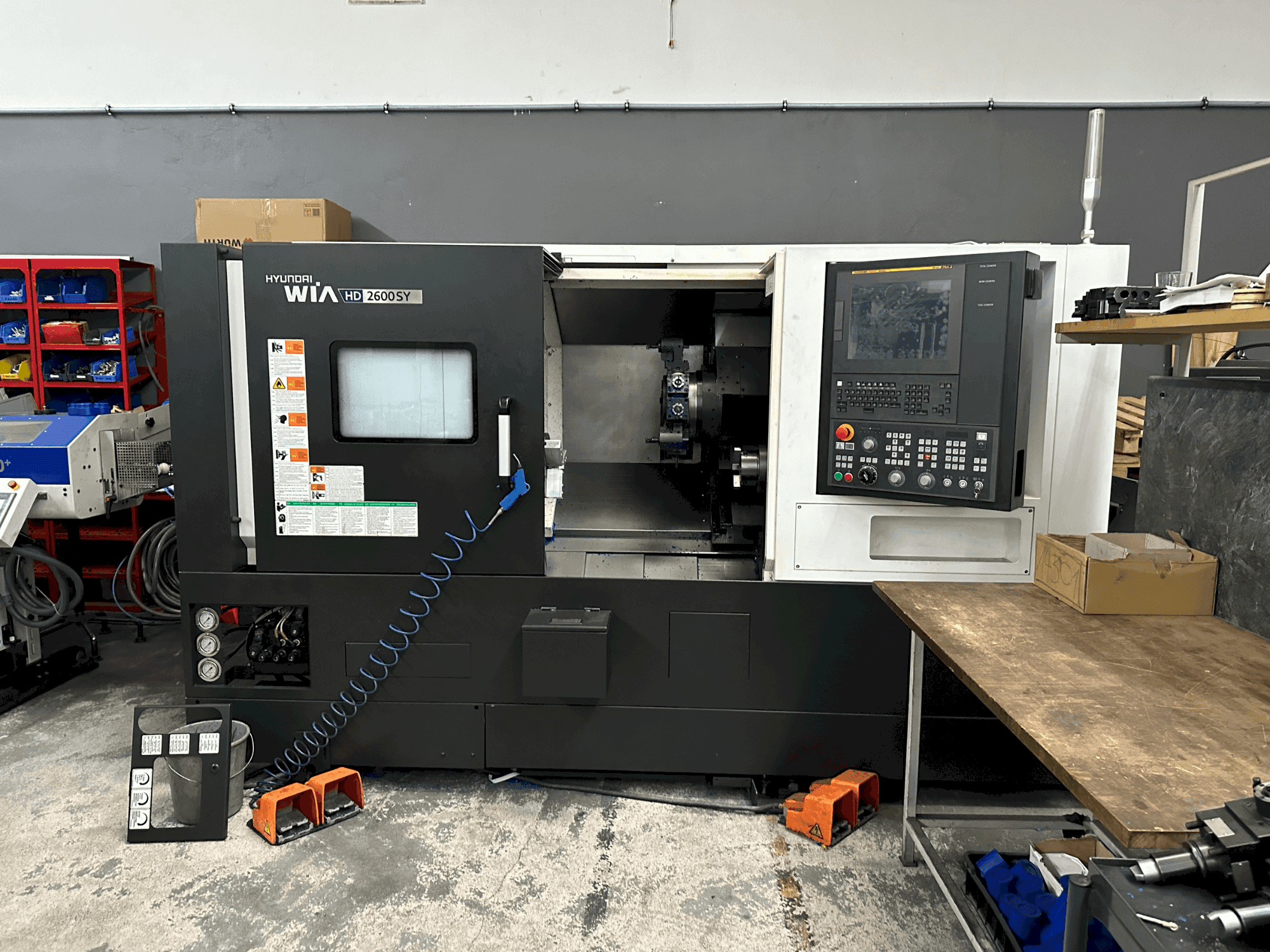 Frontansicht der Hyundai Wia HD 2600SY Maschine