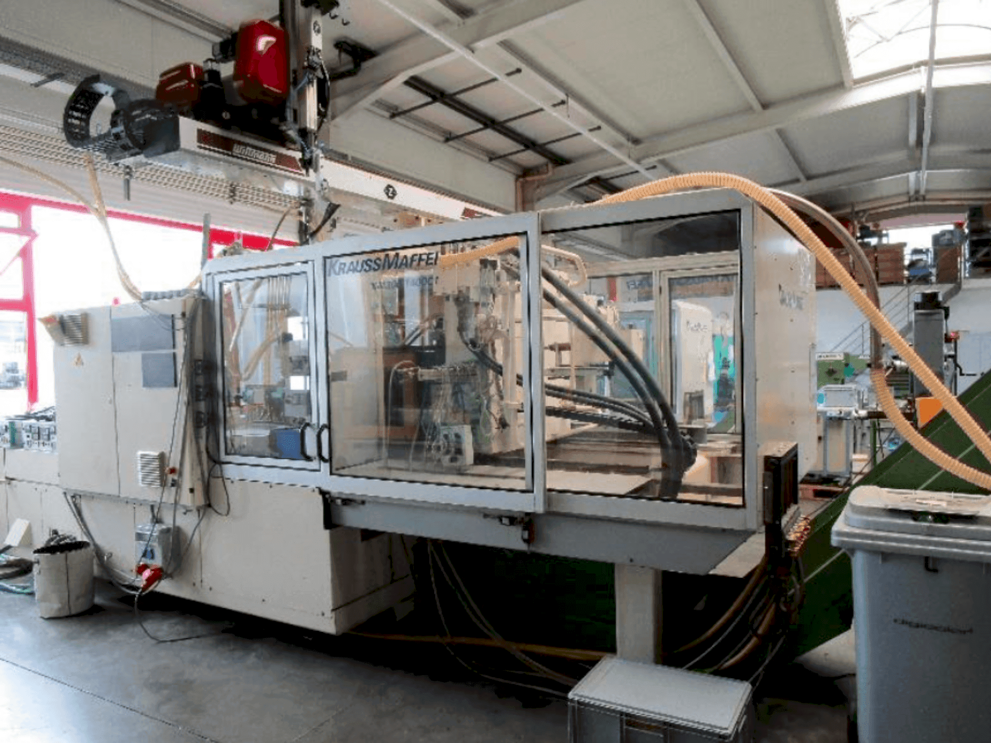 Frontansicht der Krauss Maffei 300-1400 C1 Maschine