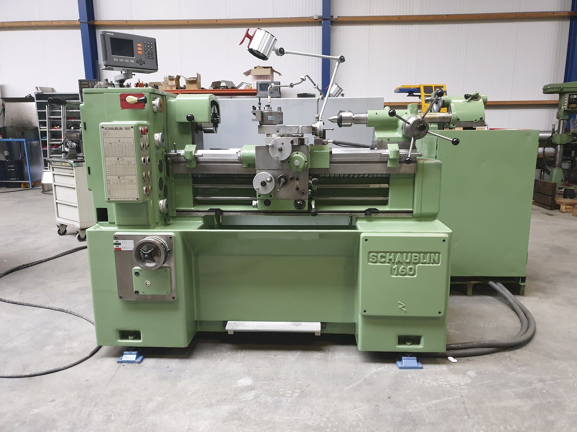 Frontansicht der SCHAUBLIN 160 Maschine