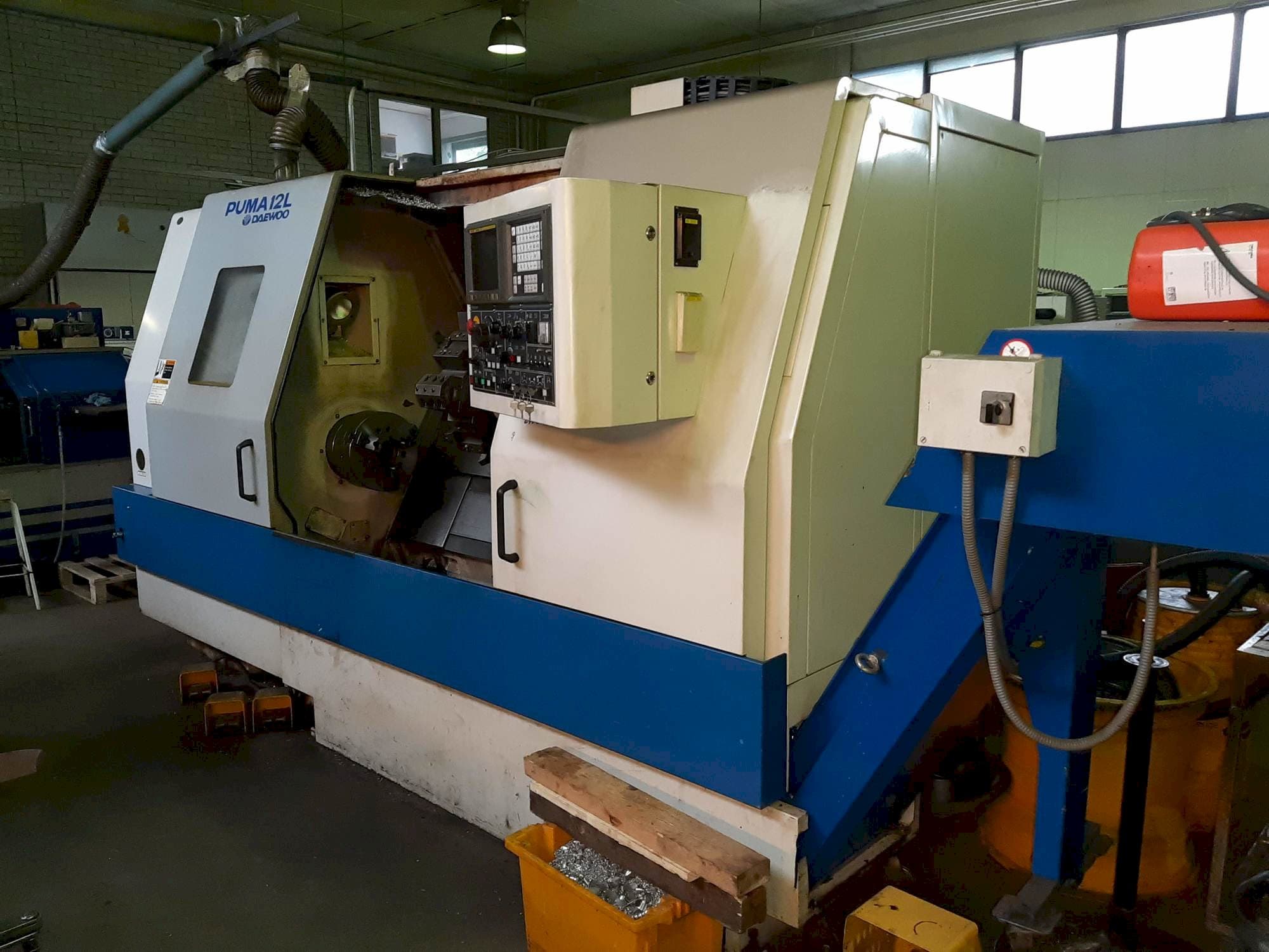 Frontansicht der DAEWOO PUMA 12L Maschine