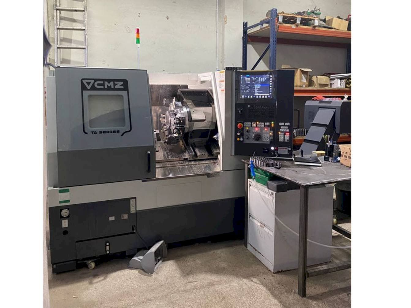 Frontansicht der CMZ TA20M Z640 Maschine