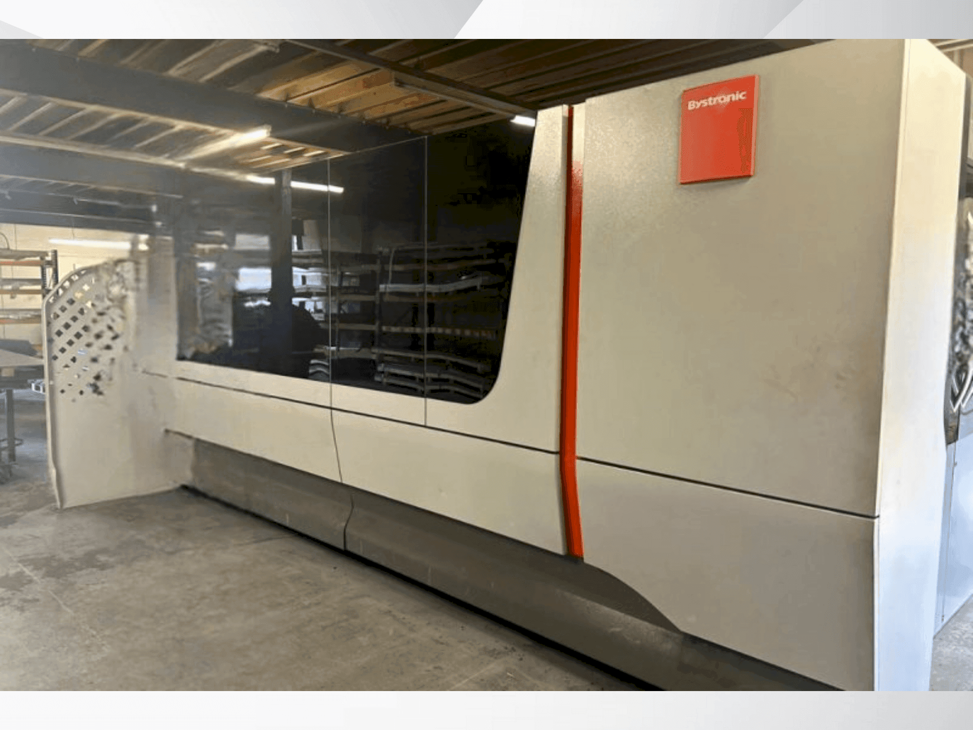 Frontansicht der Bystronic BYSMART Fiber 3015  Maschine