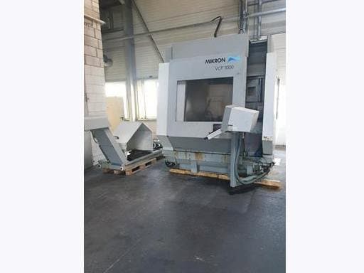 Frontansicht der MIKRON VCP 1000 Maschine