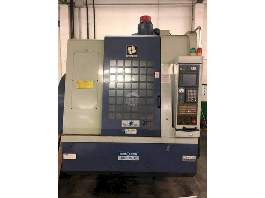 Frontansicht der HWACHEON SIRIUS U Maschine