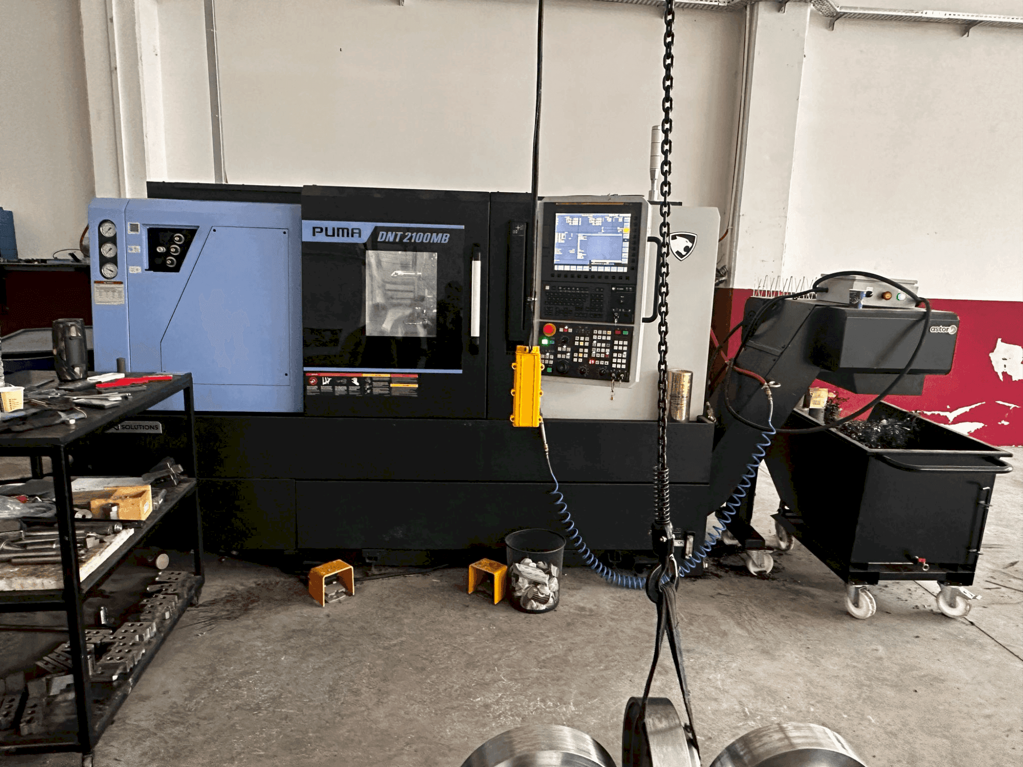 Frontansicht der DN SOLUTIONS Puma DNT2100MB Maschine