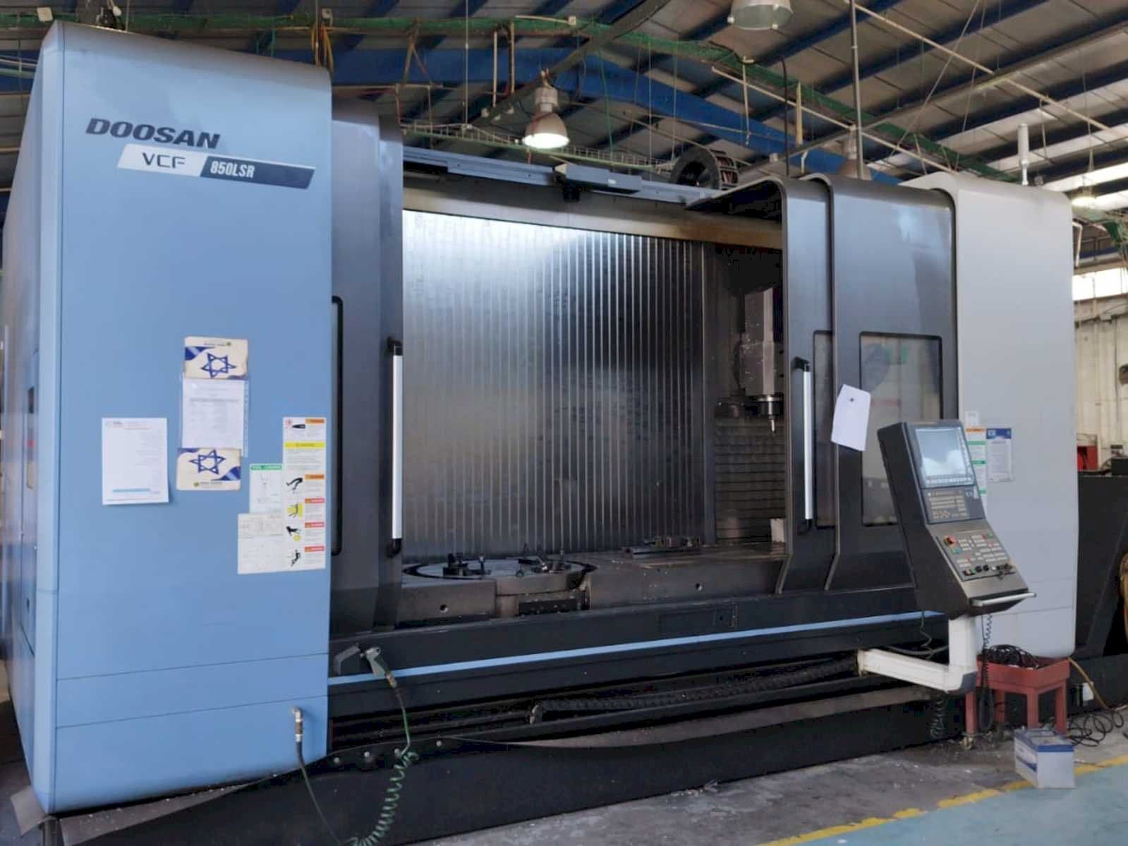 Frontansicht der Doosan VCF 850LSR  Maschine