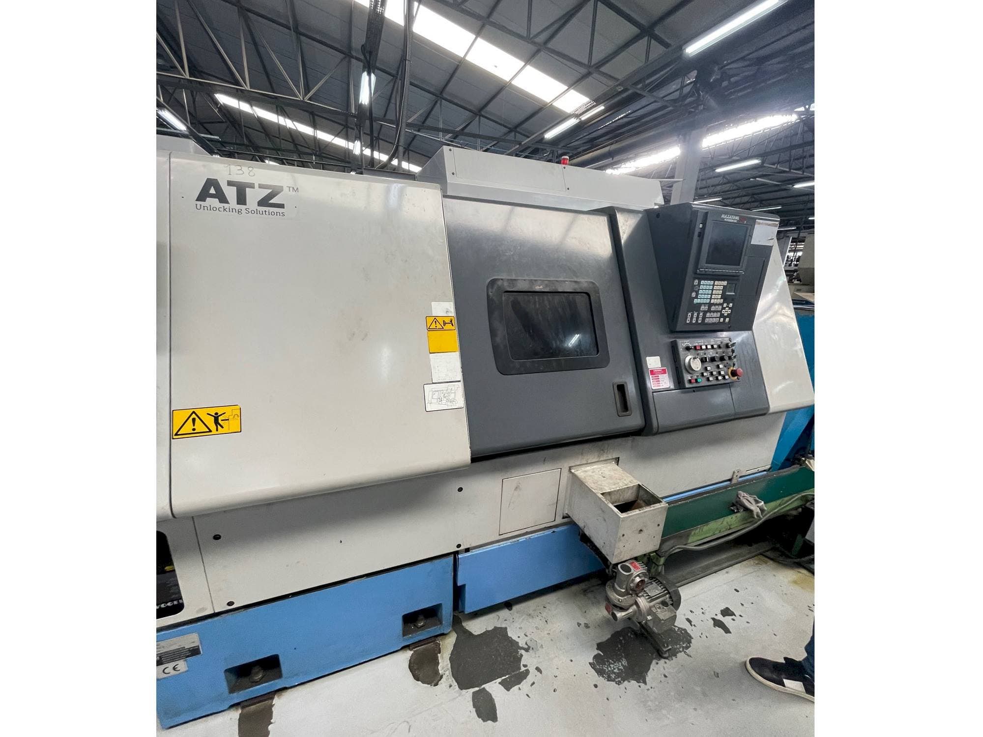 Linke Ansicht der Mazak SQT 250MS  Maschine