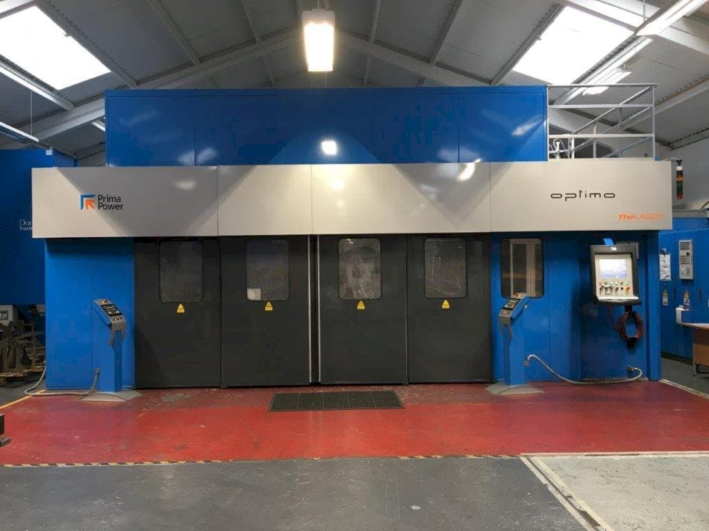 Frontansicht der Prima Power OPTIMO CV 4000 Maschine