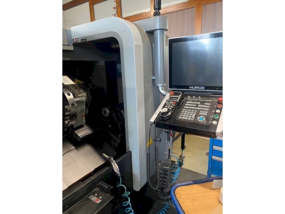 Frontansicht der Hurco TM8i Maschine