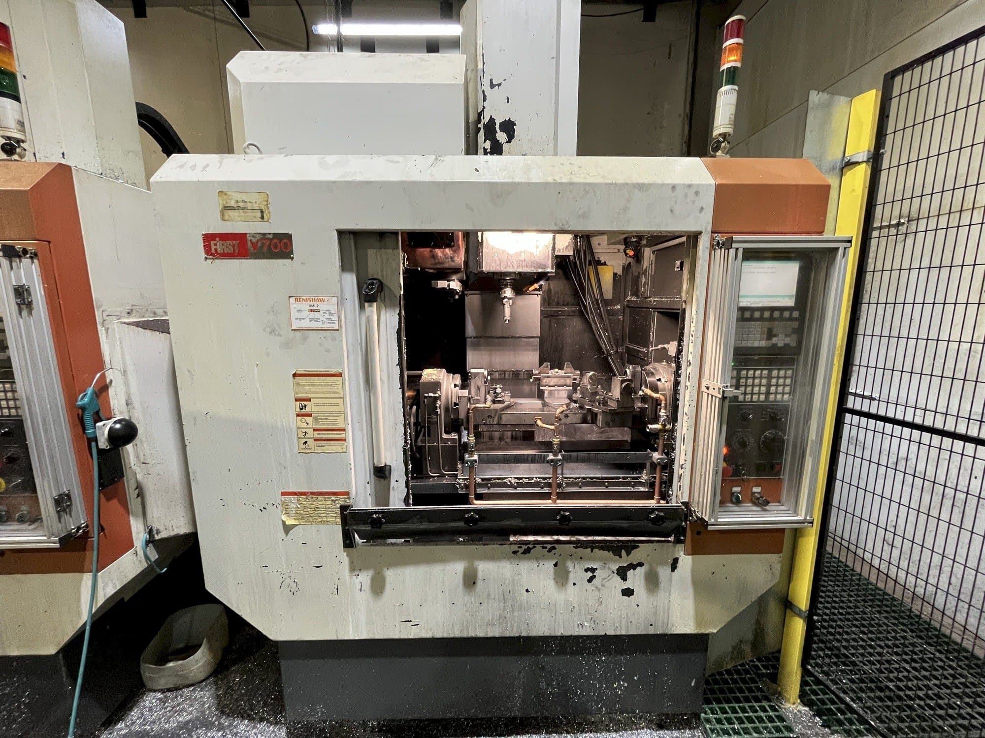 Frontansicht der FIRST V700  Maschine