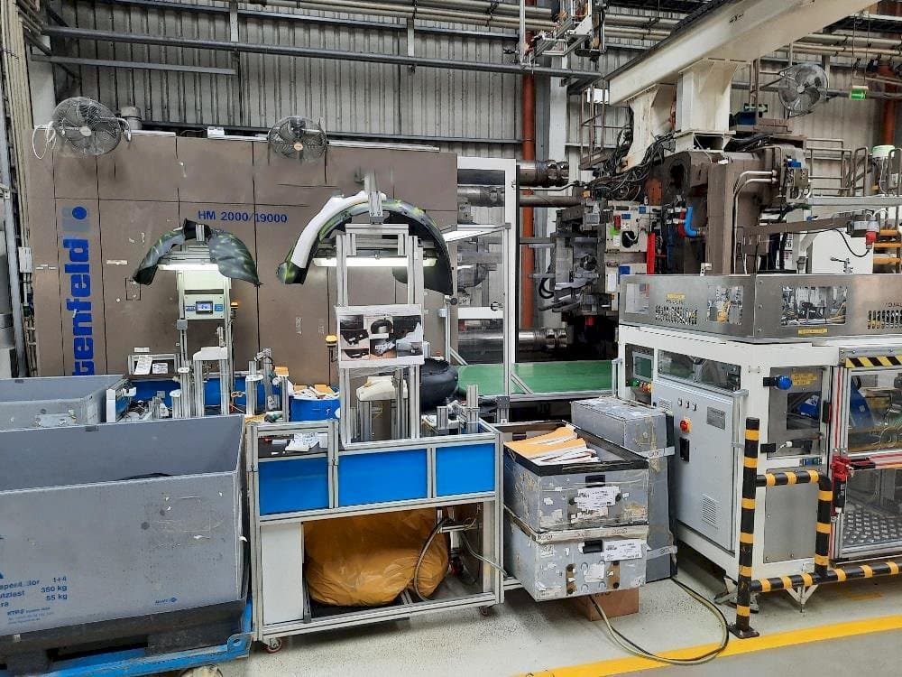 Frontansicht der Battenfeld HM2000/19000 Maschine