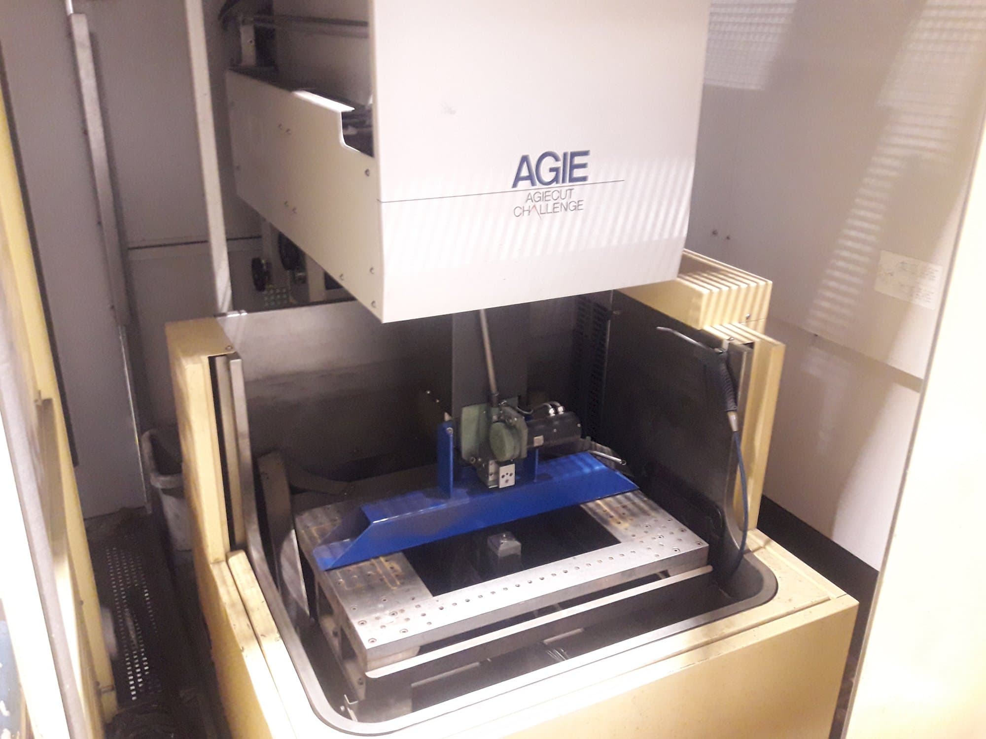 Frontansicht der AGIE AGIECUT CHALLENGE 2 Maschine
