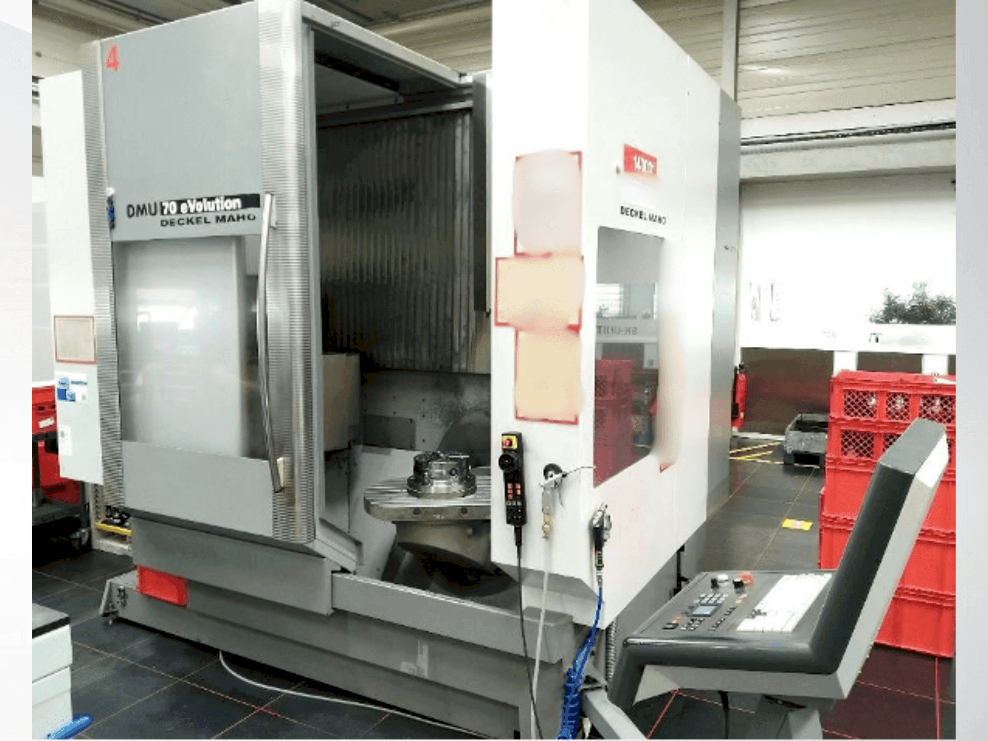 Frontansicht der DECKEL DMU 70 eVolution Maschine