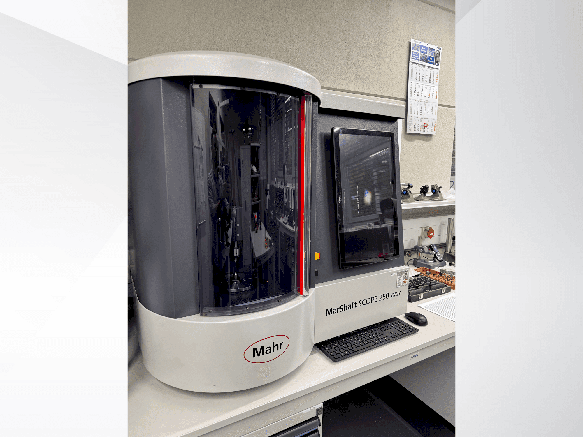 Frontansicht der MAHR MahrShaft SCOPE 250 plus  Maschine