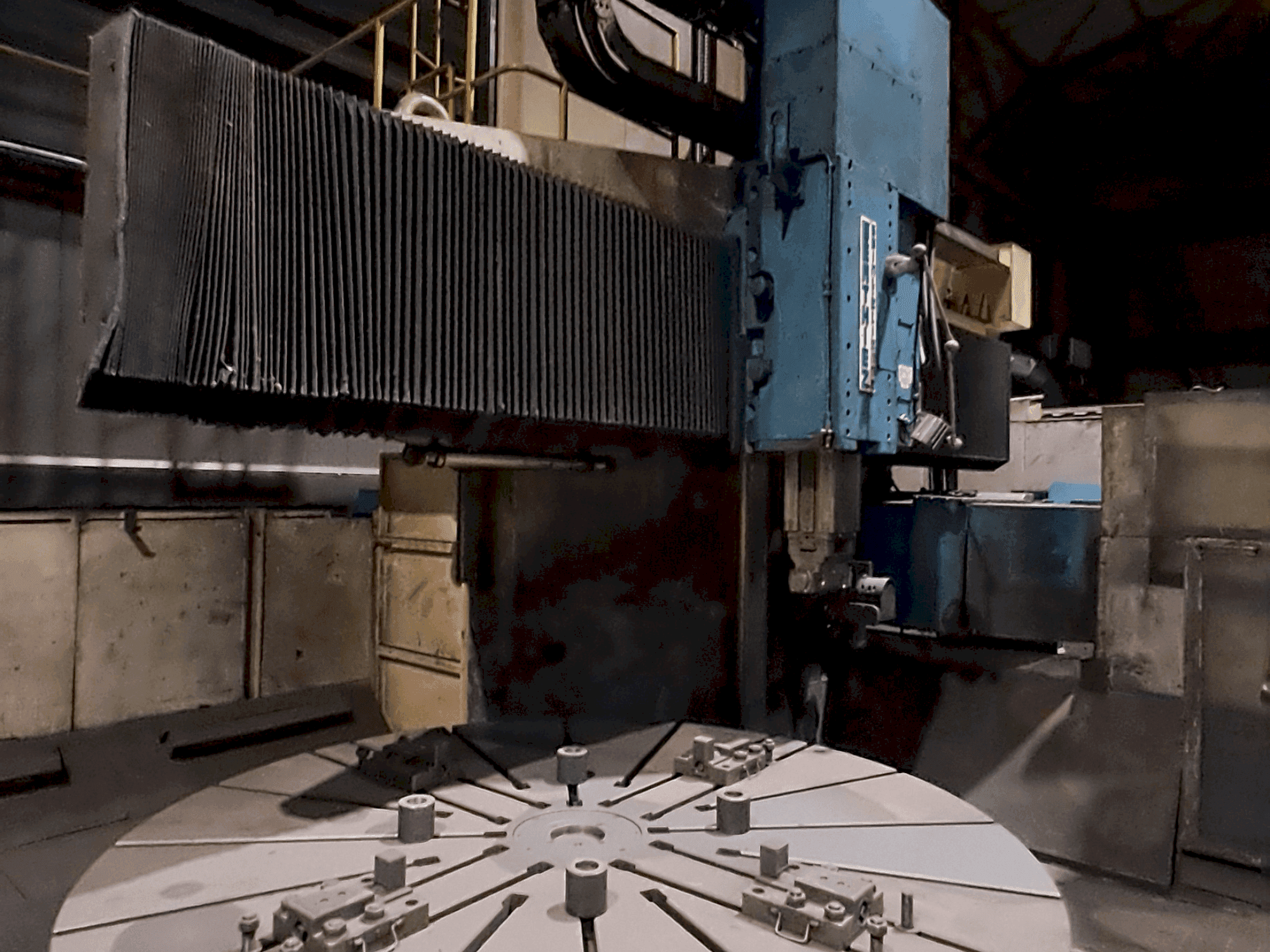 Frontansicht der Berthiez TMM 200 (1980)  Maschine