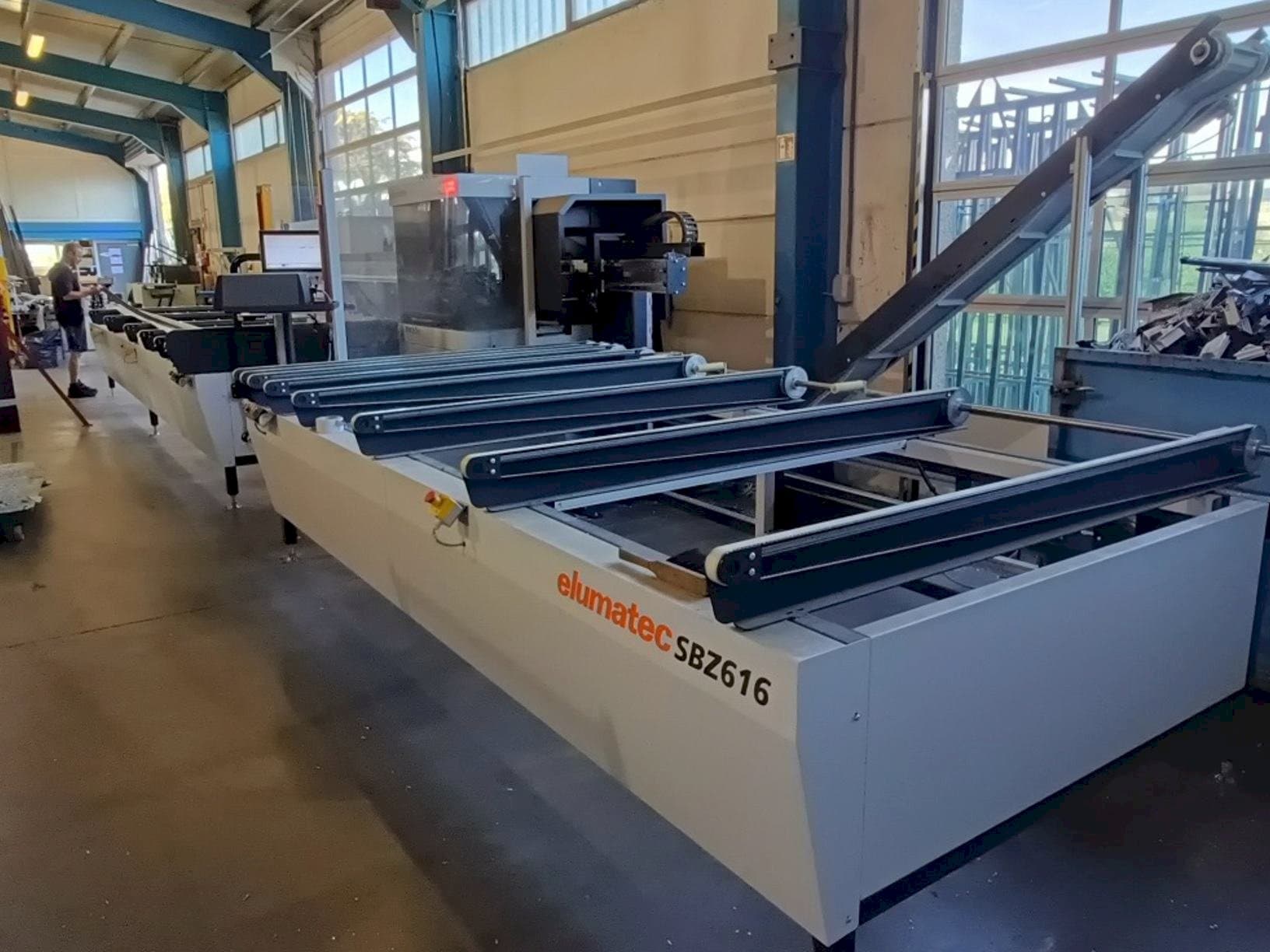 Frontansicht der Elumatec SBZ 616/02 Maschine