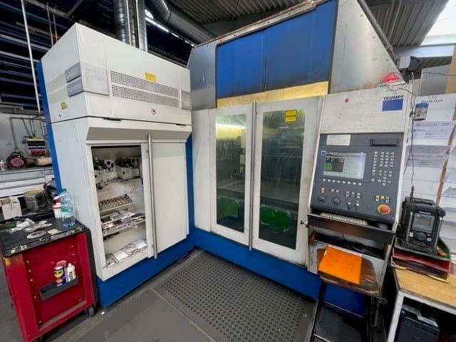 Frontansicht der Trumpf TC L 3050 Maschine