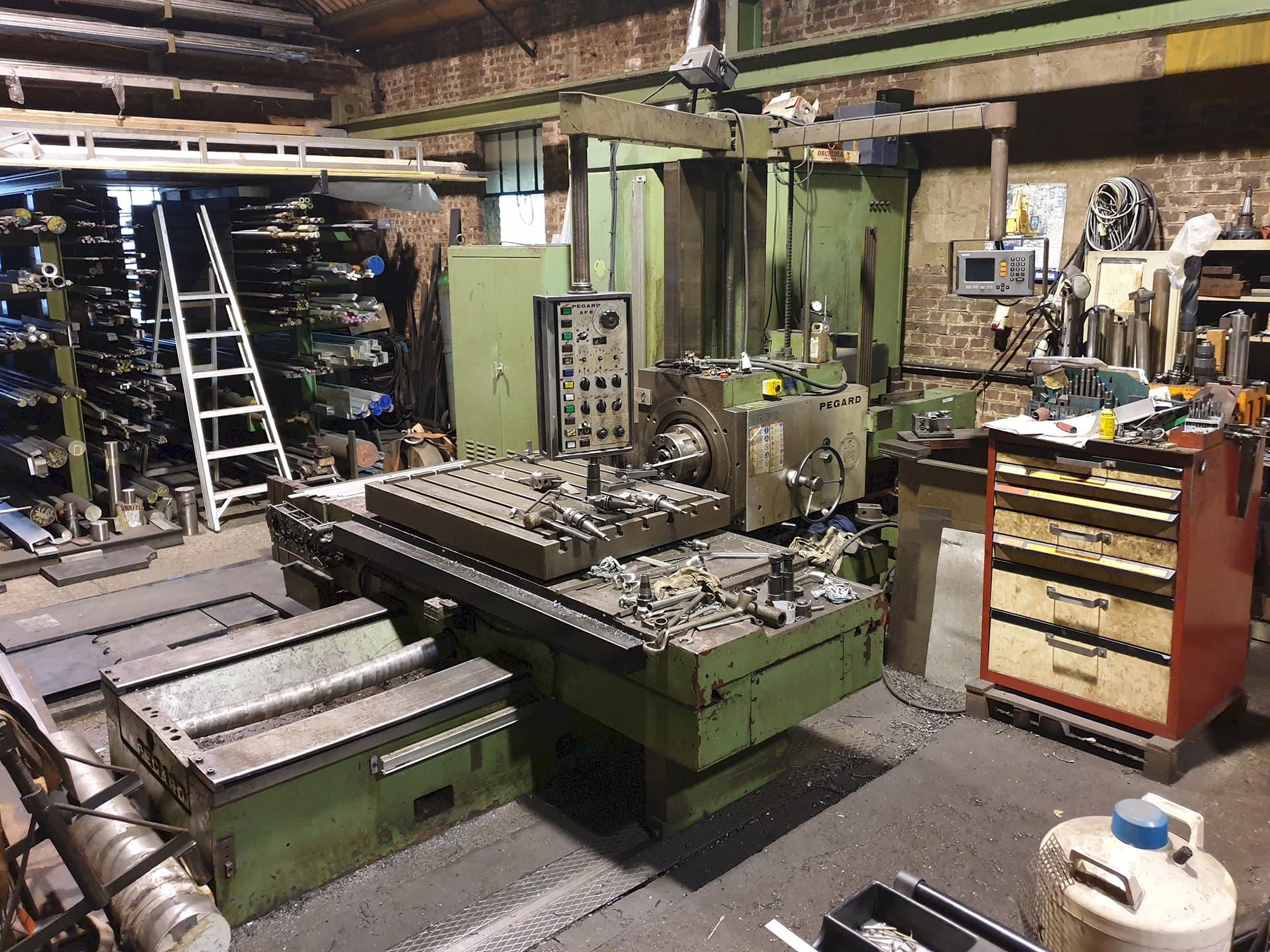 Frontansicht der PEGARD AF 8 Maschine