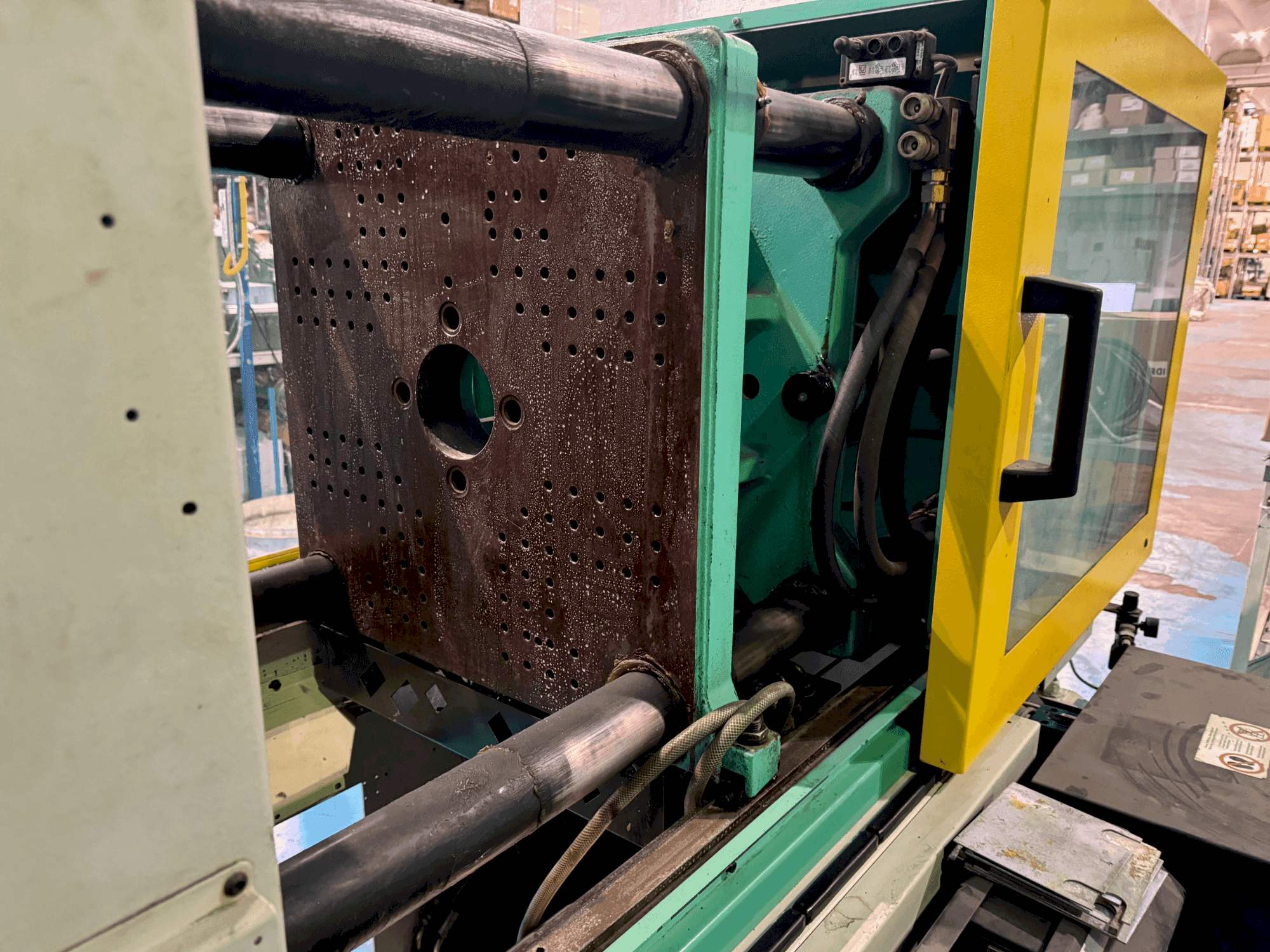 Frontansicht der Arburg ALLROUNDER CENTEX 470 C 1500-800  Maschine