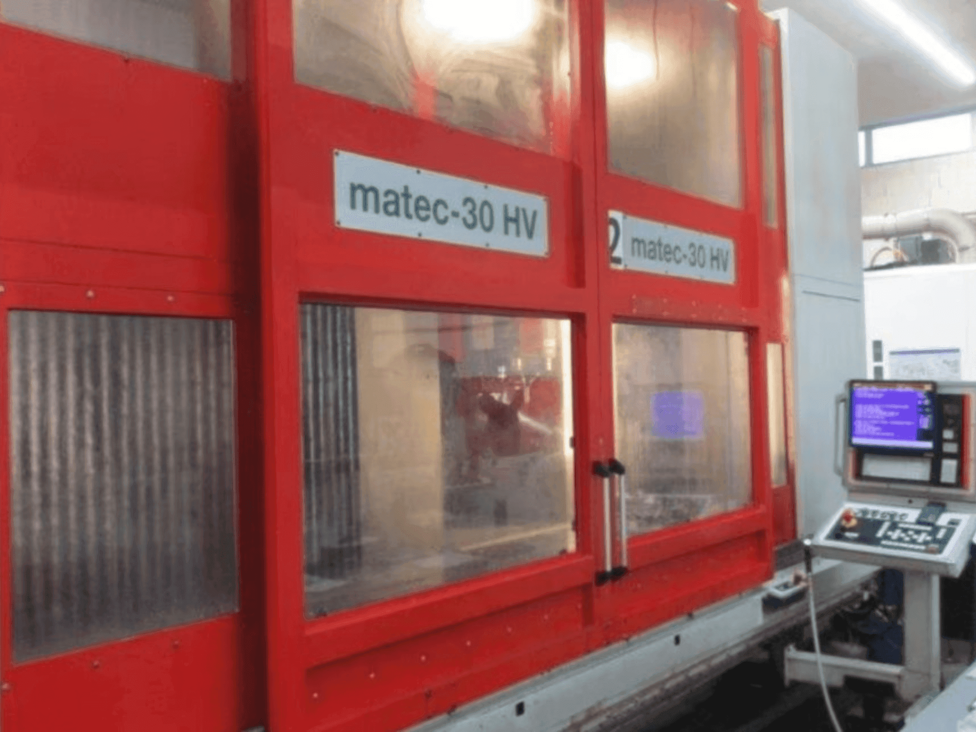 Frontansicht der Matec 30 HV CNC  Maschine