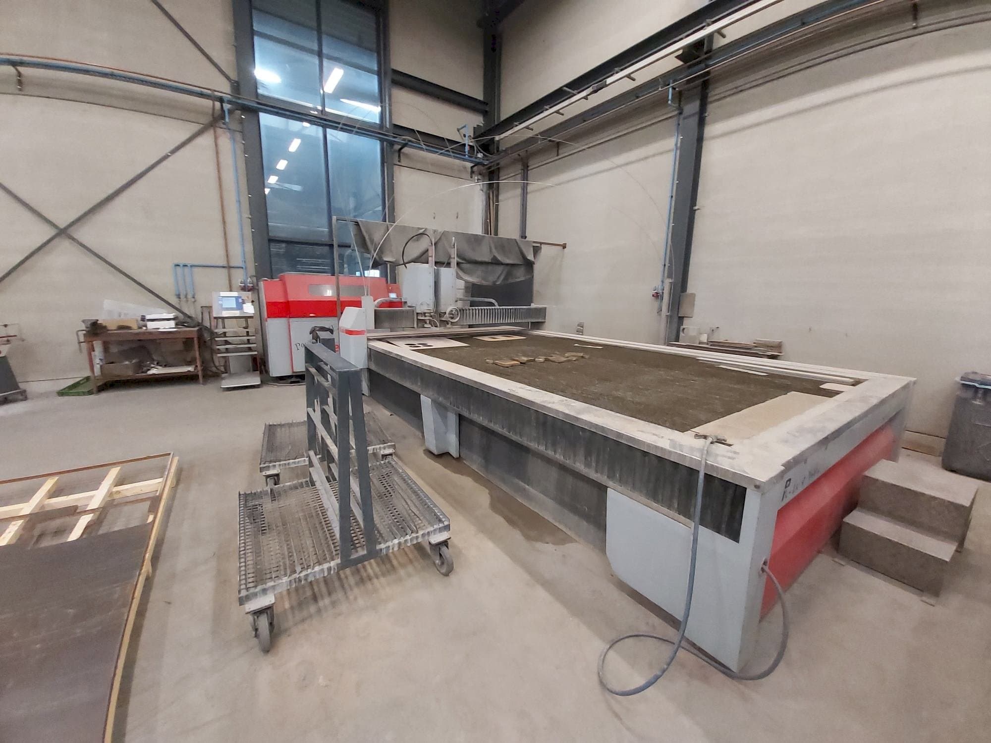 Frontansicht der Resato PJE-4-4000 waterjet Maschine