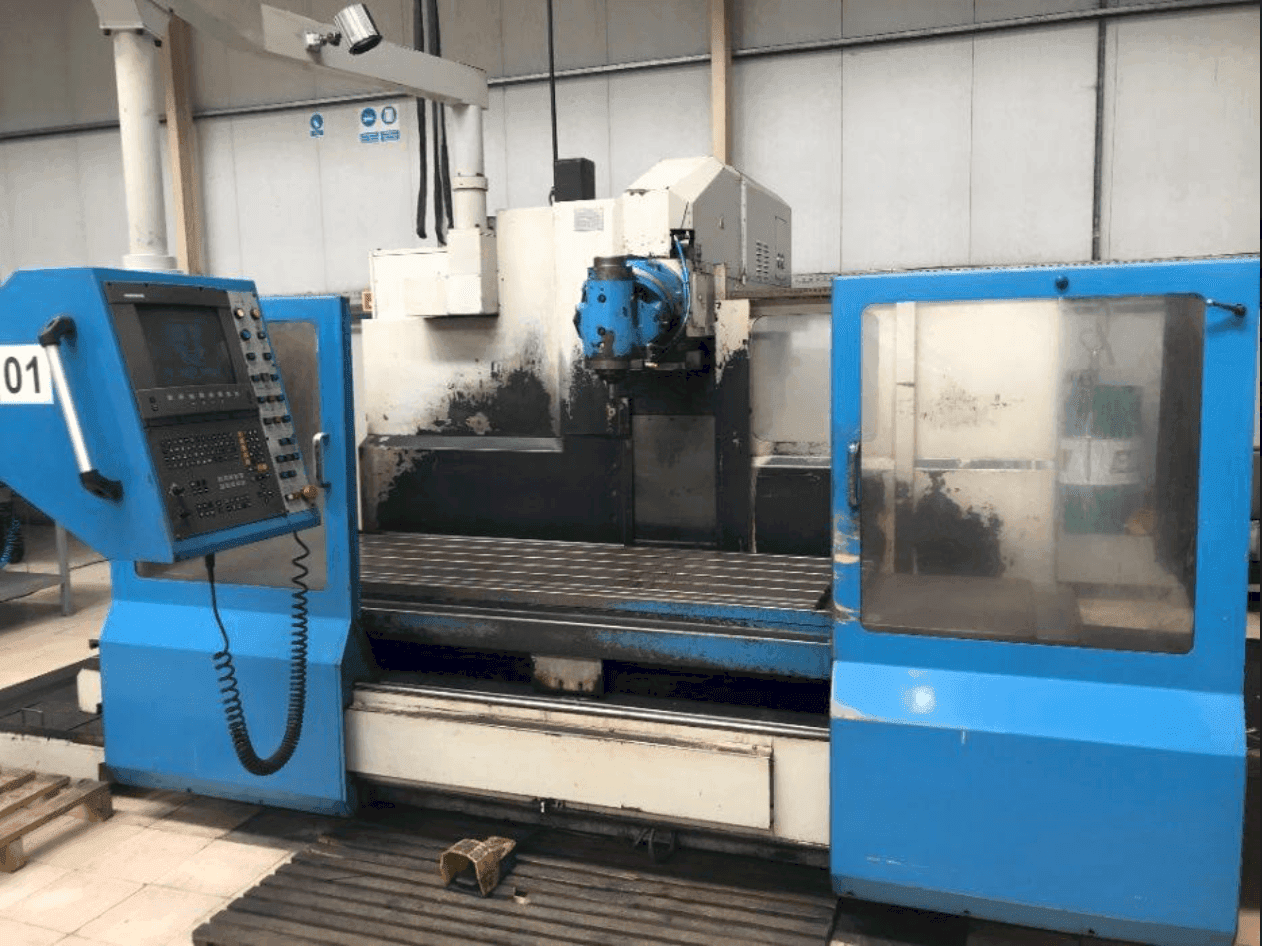 Frontansicht der KIHEUNG KNC U-800 Maschine