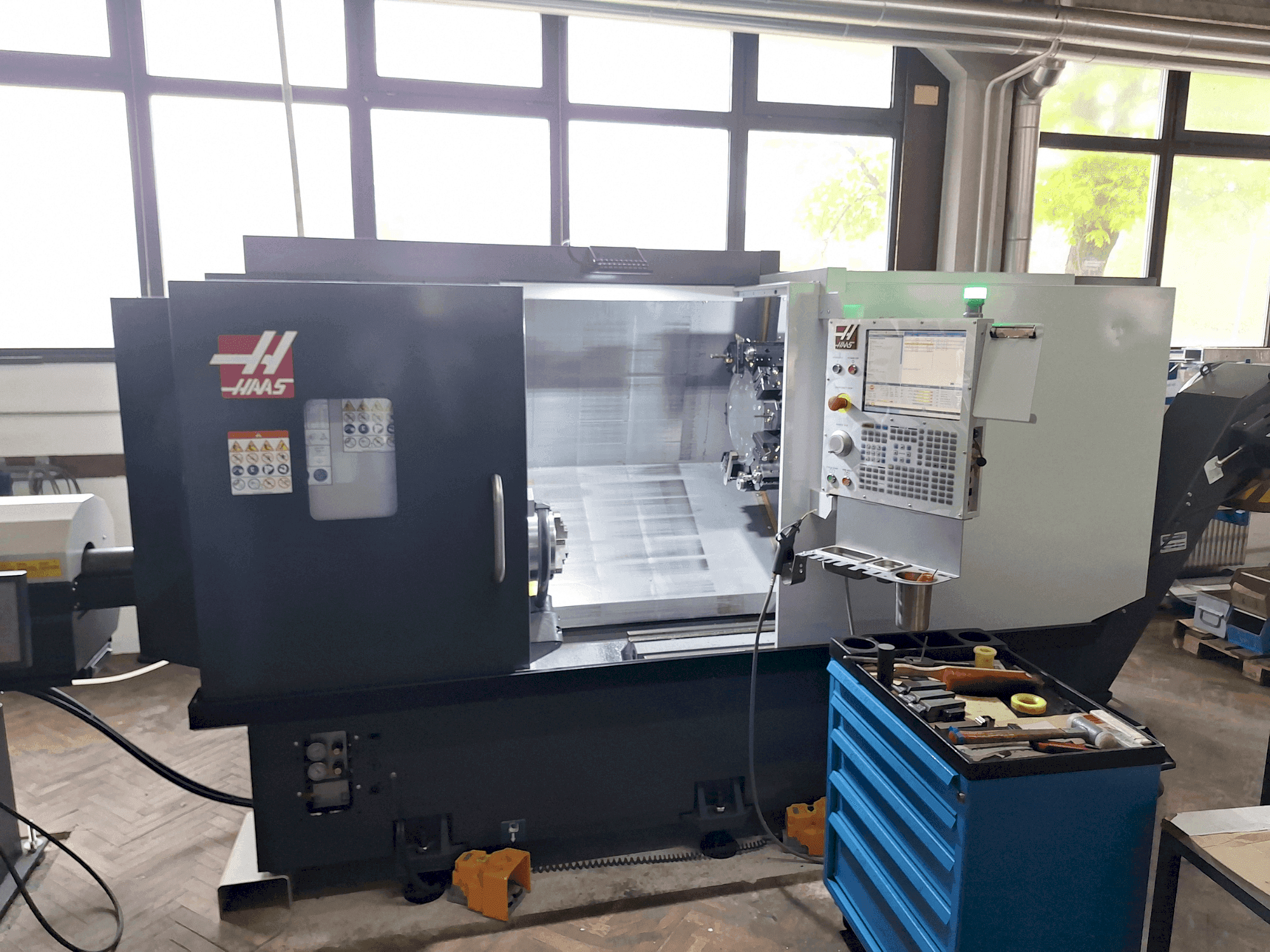 Frontansicht der HAAS ST 30Y  Maschine