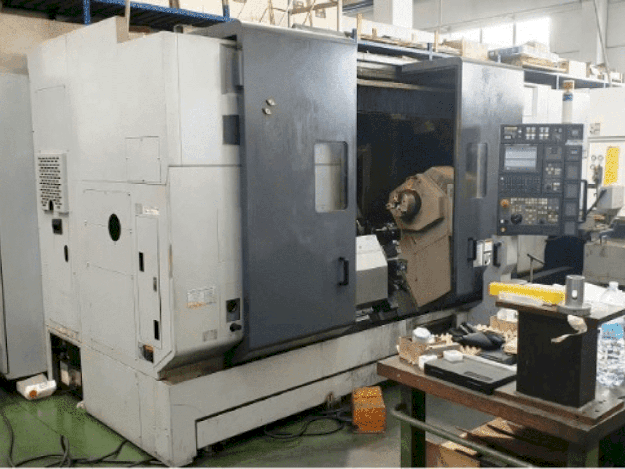 Frontansicht der MORI SEIKI MT2000 SZ  Maschine