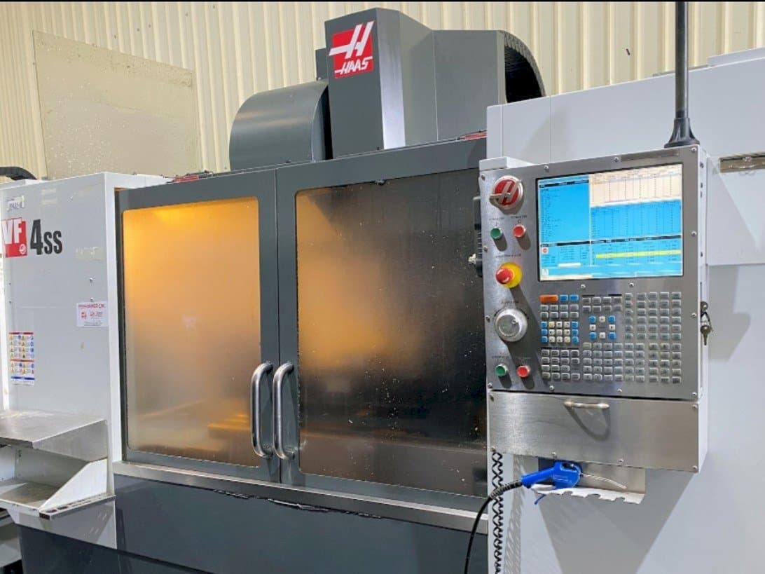 Frontansicht der HAAS VF-4SS Maschine