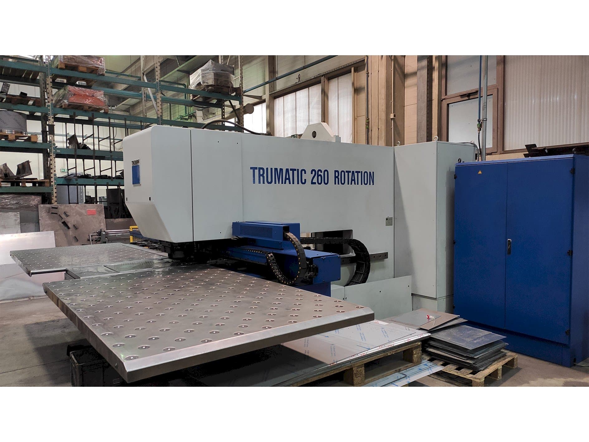 Frontansicht der Trumpf TC260R Maschine
