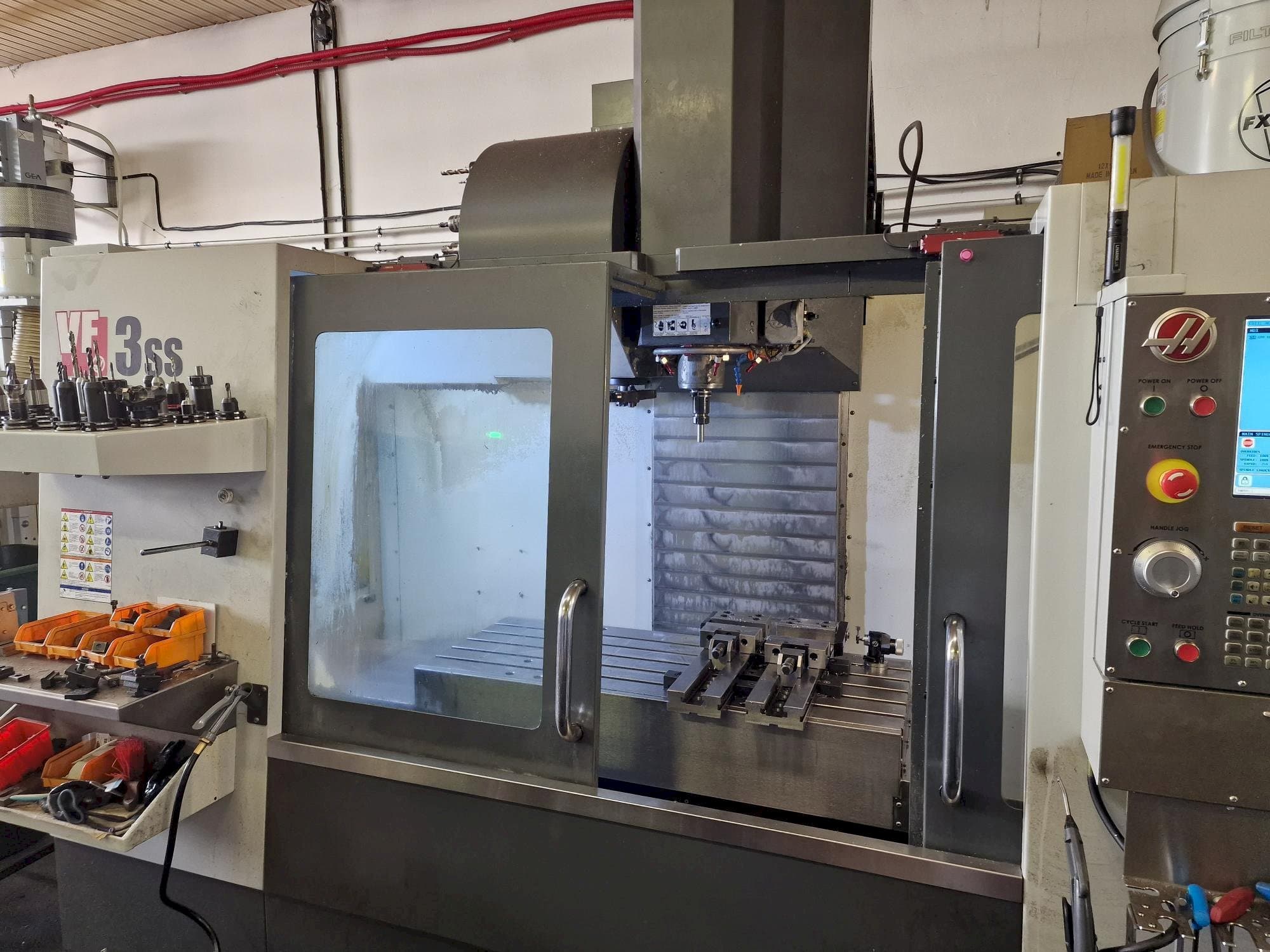 Frontansicht der HAAS VF-3SS Maschine