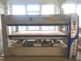 Frontansicht der ORMA NPC/DIGIT 6/90  Maschine