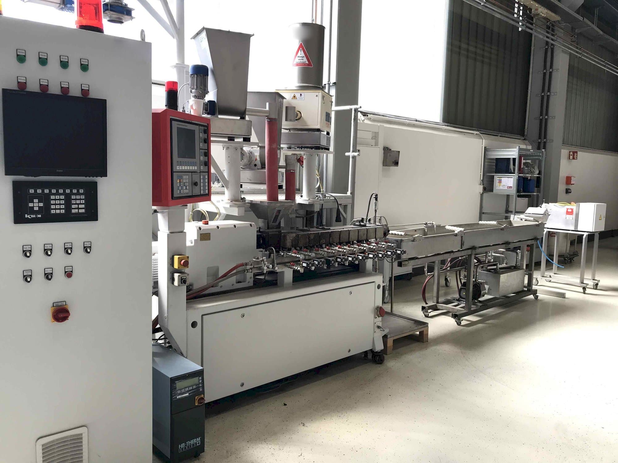 Frontansicht der Leistriz ZSE 27/GL-44D  Maschine