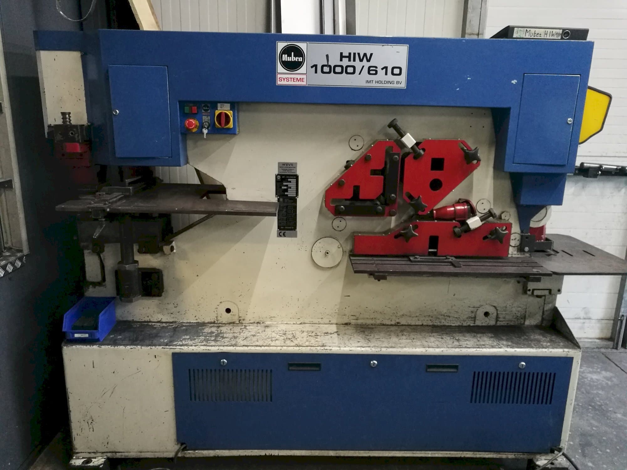 Frontansicht der Mubea HIW 1000/610  Maschine