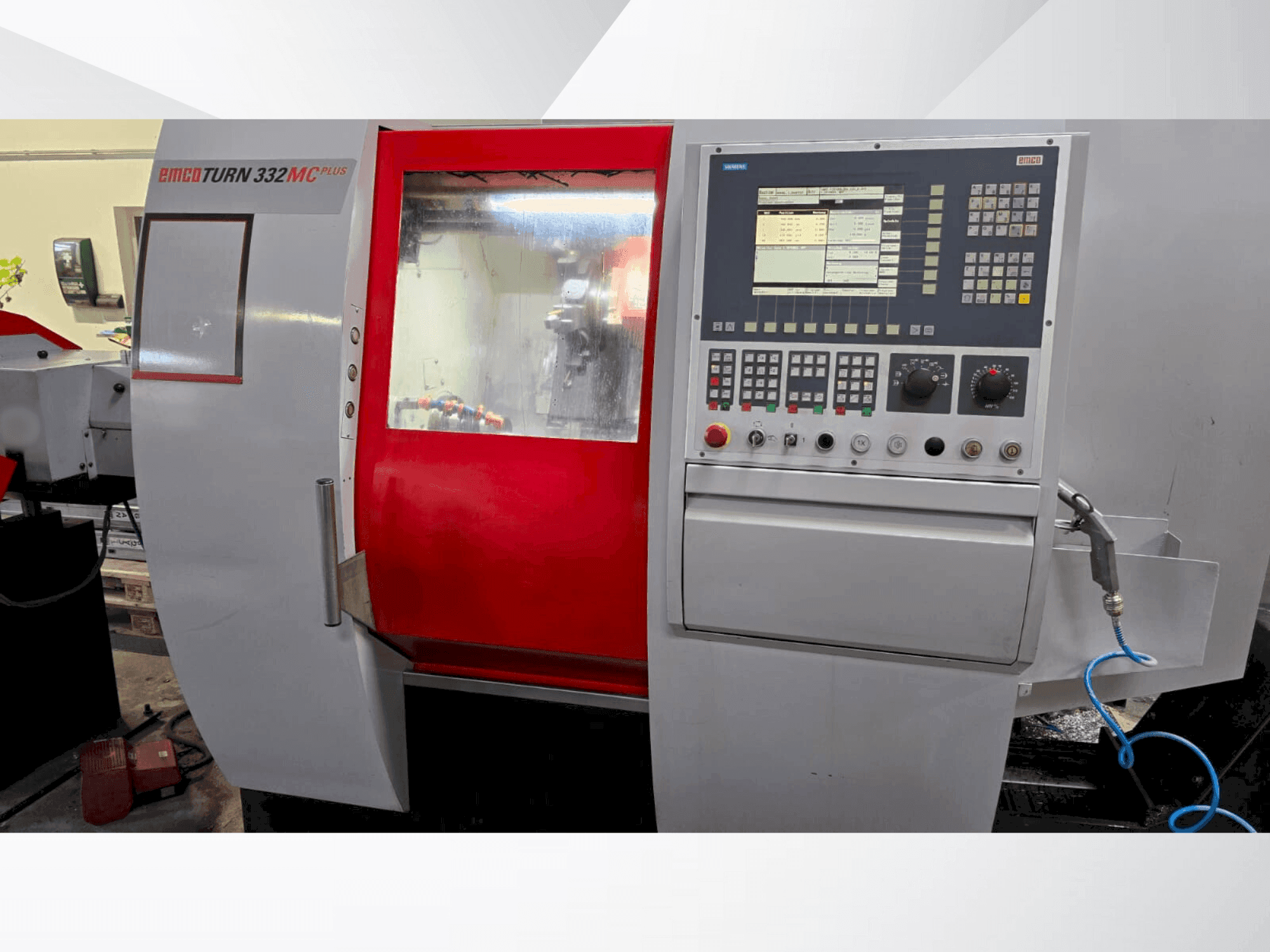 Frontansicht der EMCO TURN 332 MC Maschine