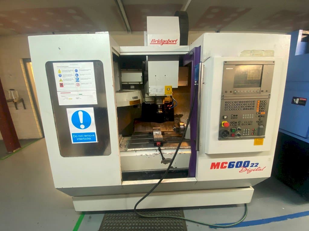 Frontansicht der Bridgeport VMC 600  Maschine