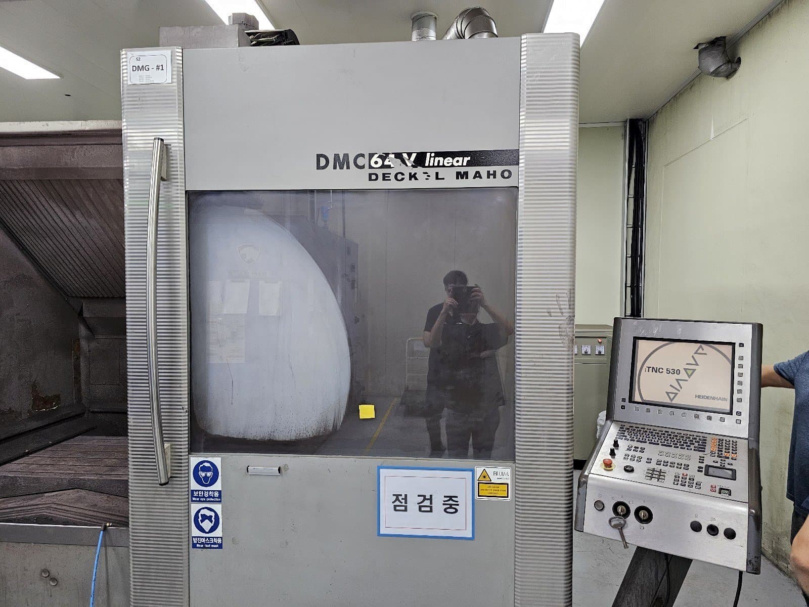 Frontansicht der DECKEL MAHO DMC 64V linear Maschine