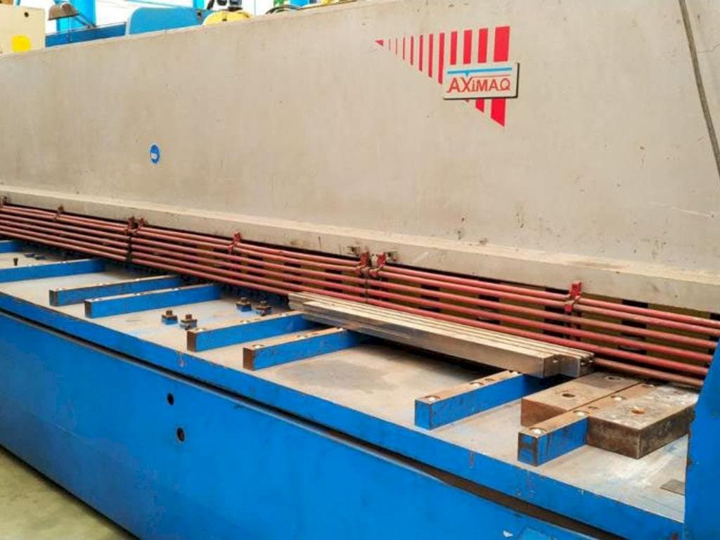 Frontansicht der Axial CP-1060 Maschine