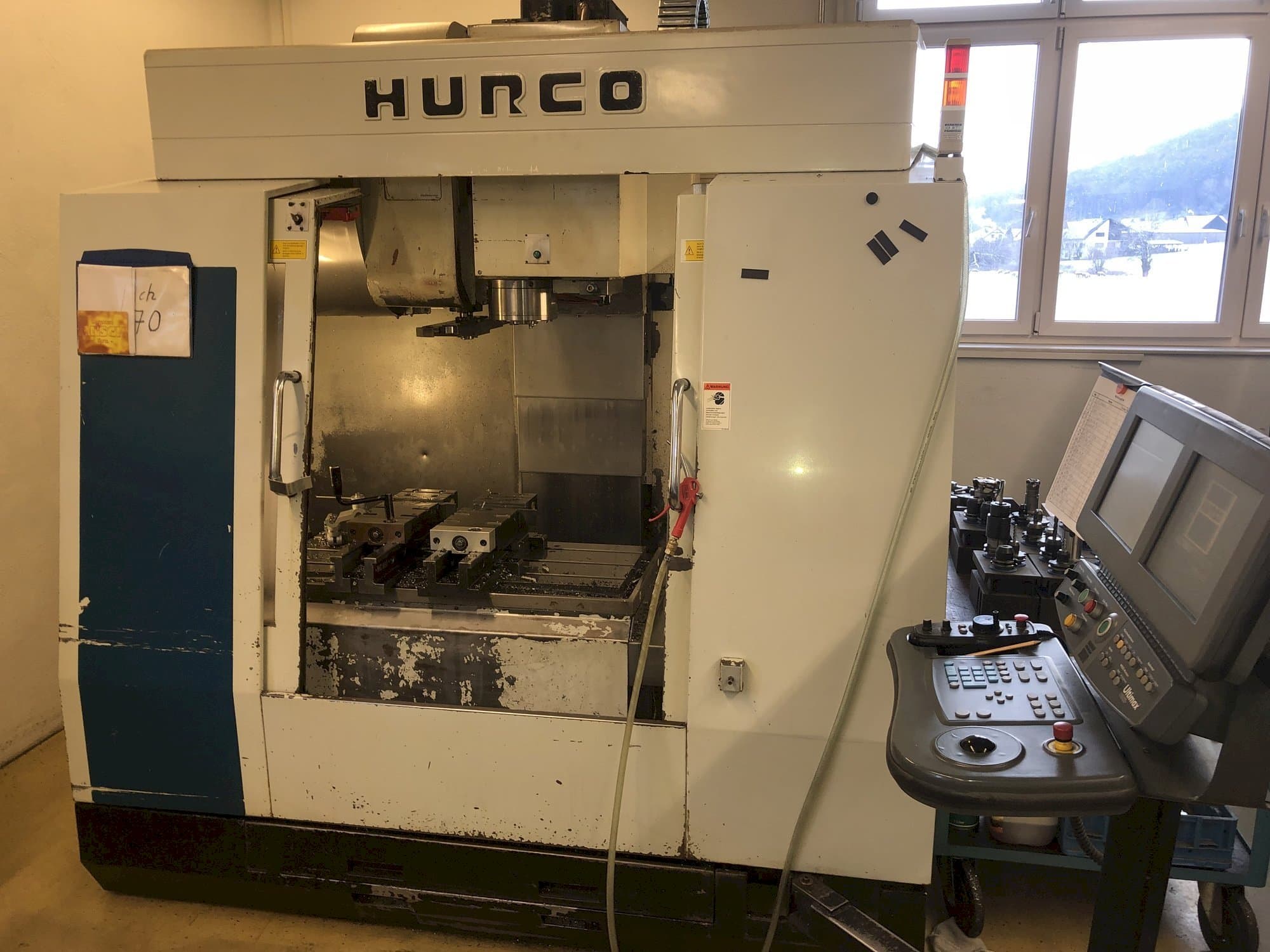 Frontansicht der Hurco BMC 30M  Maschine