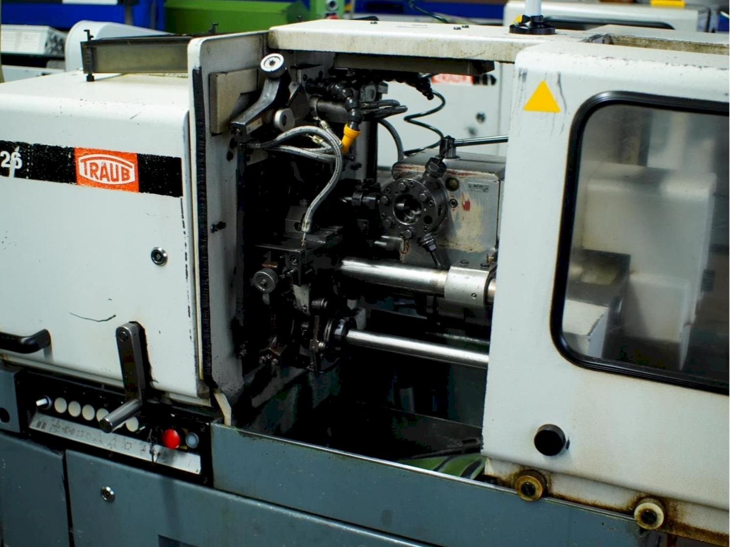 Frontansicht der TRAUB TD26 Maschine