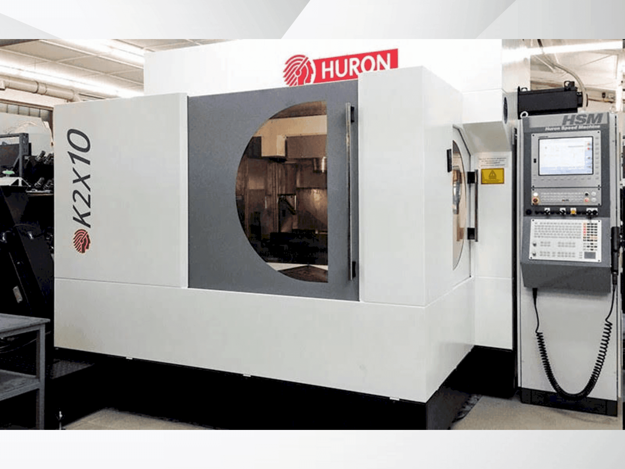 Frontansicht der Huron K2X10 Maschine