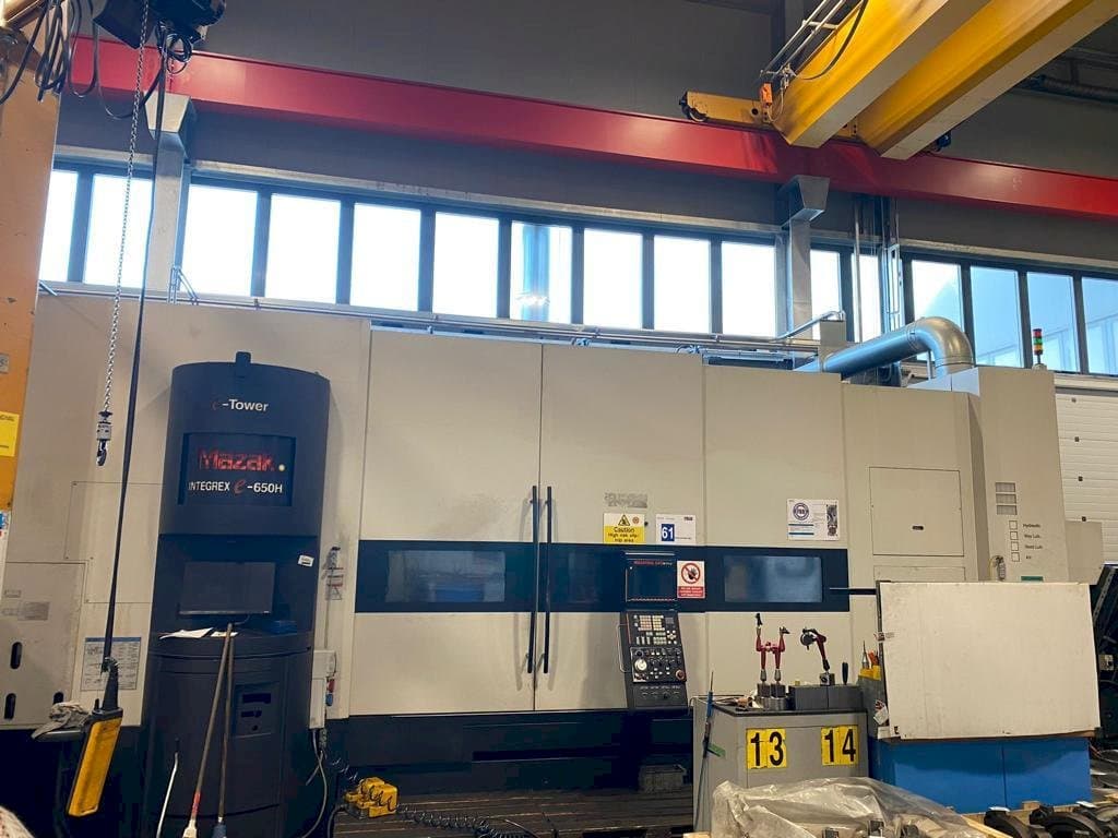 Frontansicht der Mazak Integrex E650H x 3000mm Maschine