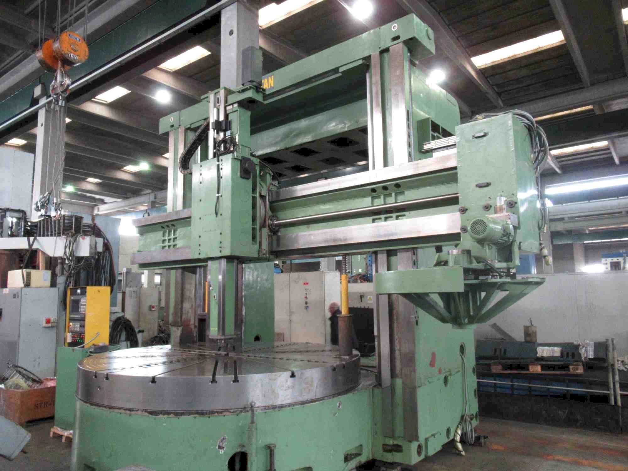 Frontansicht der Titan SC 33 CNC Maschine
