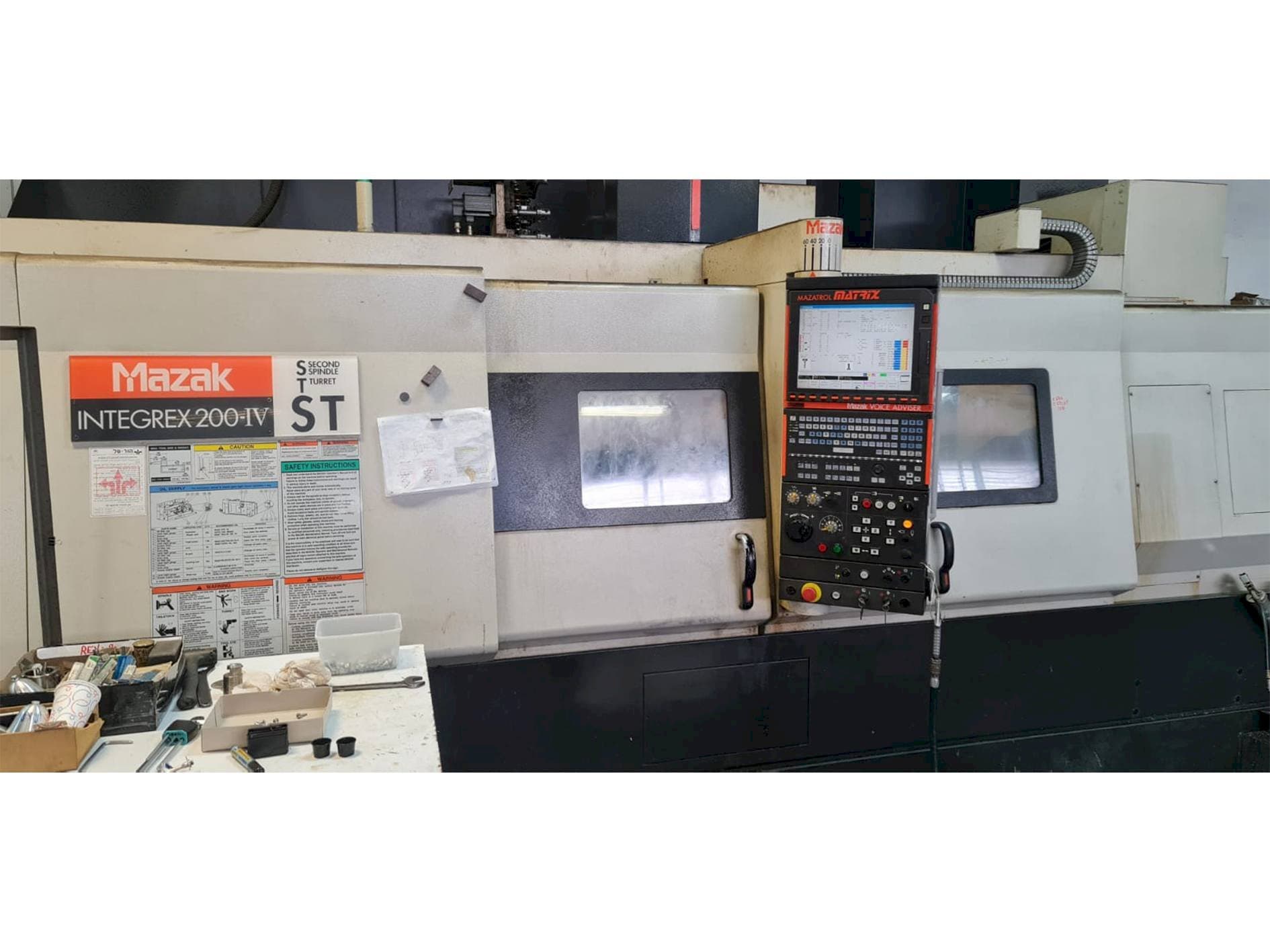 Frontansicht der Mazak Integrex 200-IV ST Maschine